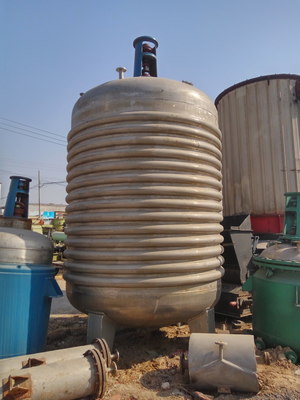 梁山縣飛海二手化工設(shè)備經(jīng)營部 專業(yè)出售二手2噸電加熱不銹鋼反應(yīng)釜，附圖片大全